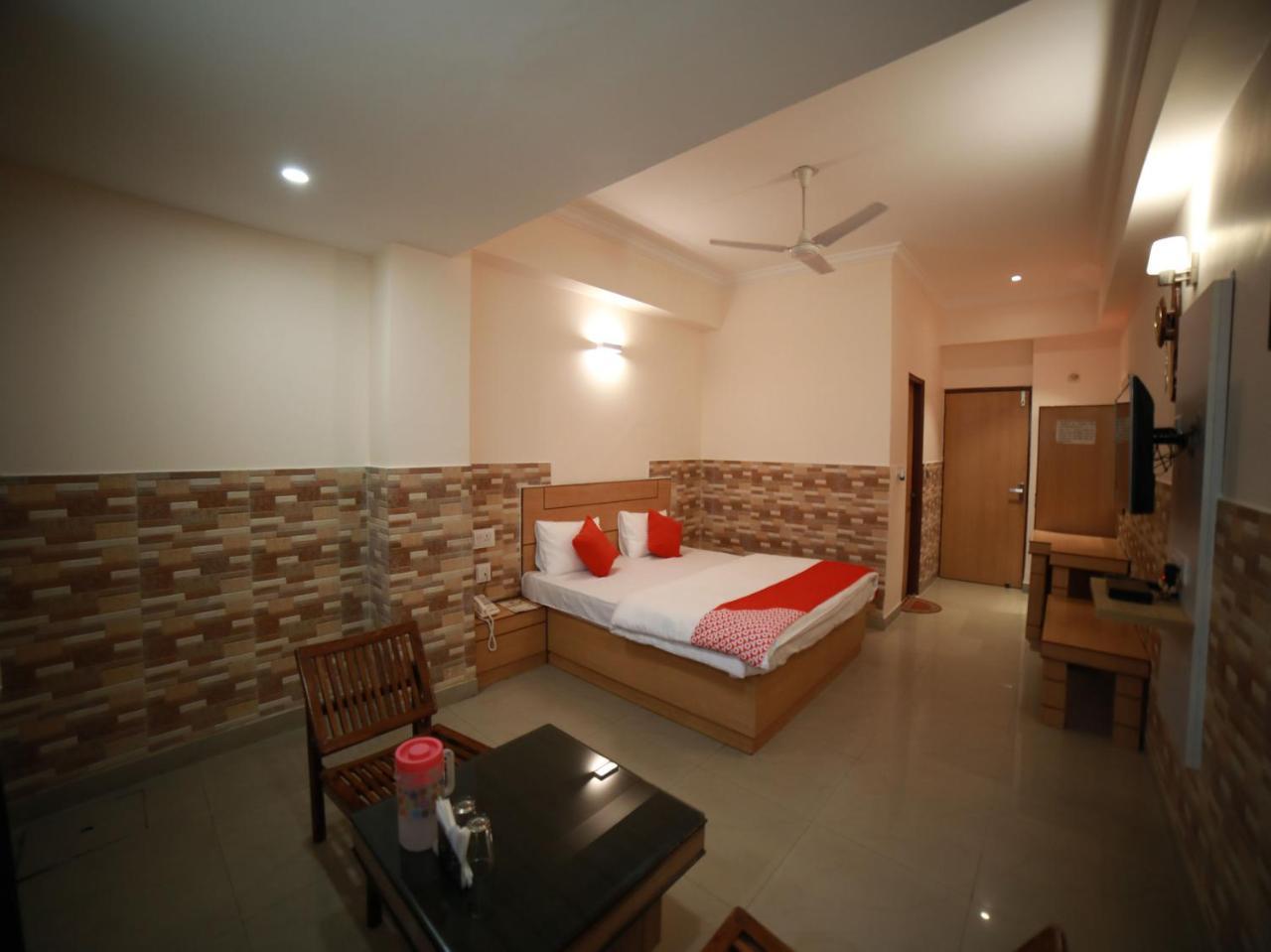 Oyo 15561 Corporate Villa Jammu Exterior foto